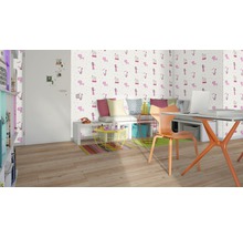 Kinderzimmer mit Schreibtisch, Stuhl und Tapete mit Zirkusmotiven