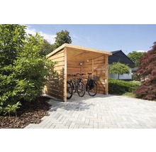 Offener Fahrradunterstand aus Holz mit zwei Fahrrädern auf gepflastertem Untergrund