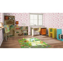 Kinderzimmer mit Schreibtisch, Regal und Spielteppich