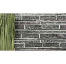 Mosaikfliese mit Glas- und Metallelementen