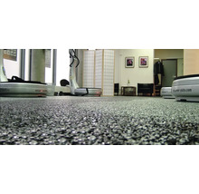 Innenaufnahme eines Fitnessstudios mit mehreren Power Plate Vibrationsplatten