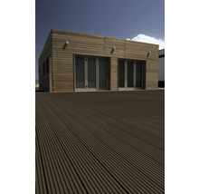 Holzhaus mit Terrasse