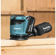 Makita Akku-Exzenterschleifer auf Holzoberfläche