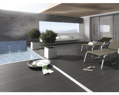 Produktbild 13 (groß) Terrasse mit Pool, Liegestühlen und dekorativen Elementen für den Außenbereich