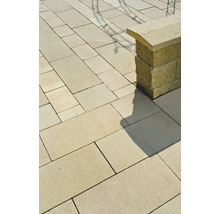 Verlegte Pflastersteine im Außenbereich