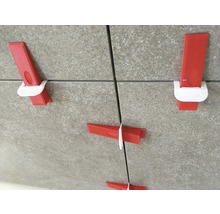 Fliesen Nivelliersystem im Einsatz