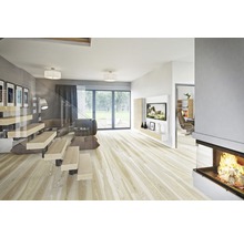 Helles Wohnzimmer mit Treppe, Sitzecke, Fernseher und Kamin