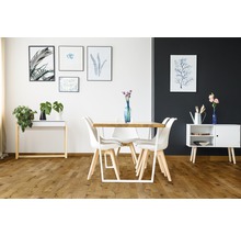 Esszimmer mit Esstisch, Stühlen und Sideboard in einem modernem Design