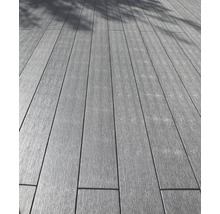 Graue Terrassendielen aus Holz
