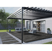 Terrasse mit Pergola, Gartenmöbeln und Steinplatten