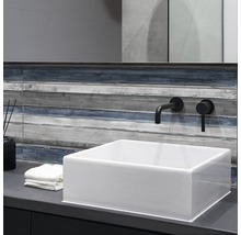 Modernes Badezimmer mit rechteckigem Waschbecken, Armatur und Wandpaneelen in Holzoptik