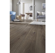 Verlegtes Laminat in einem Wohnzimmer