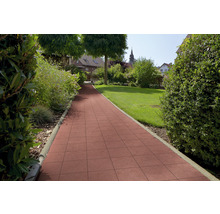 Gartenweg mit Pflastersteinen
