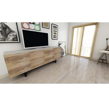 Wohnzimmer mit TV-Schrank aus Holz und Fernseher