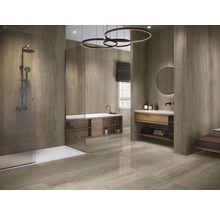 Modernes Badezimmer mit Dusche, Badewanne und Waschtisch aus Holz