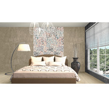 Schlafzimmer mit Doppelbett, Stehlampe, zwei Pendelleuchten und großem Fenster