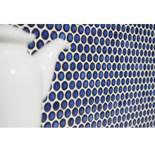 Detailaufnahme von blauen Mosaikfliesen