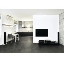 Modernes Wohnzimmer mit Fliesenboden, Essecke und Küchenbereich