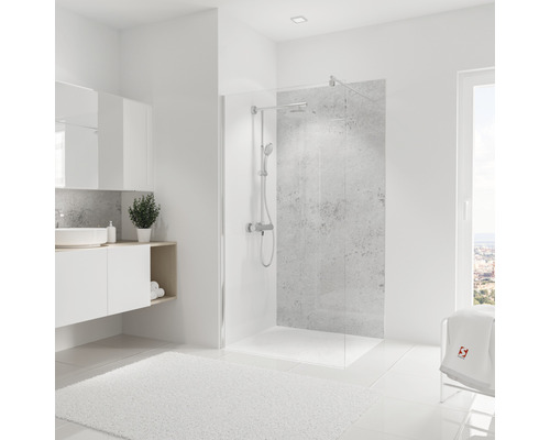 Modernes Badezimmer mit Duschkabine aus Glas, Waschtisch und Spiegel