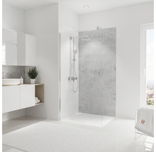 Badezimmer mit Duschabtrennung, Waschbecken und Badmöbeln in hellem Design