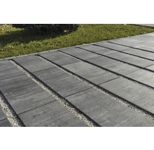 Gehwegplatten mit Kiesfugen