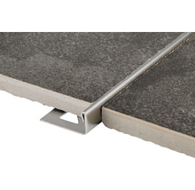 Fliesenprofil zwischen zwei Fliesen