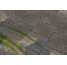 Verlegte rechteckige Pflastersteine aus Beton