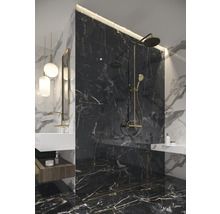 Modernes Badezimmer mit Marmorfliesen, Dusche und Waschtisch