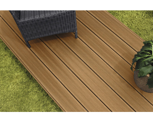 Produktbild 4 (groß) Terrasse mit Dielen, Stuhl und Pflanze