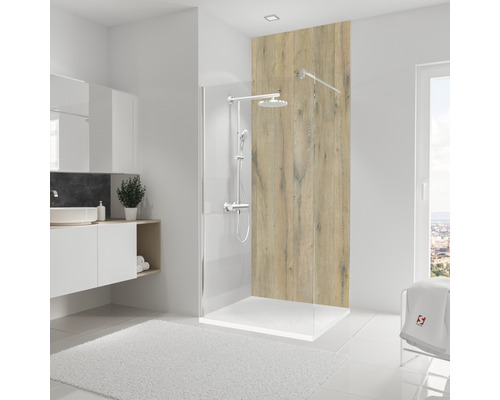 Badezimmer mit Duschkabine, Duschkopf, Waschbecken und Schrank