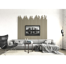 Modernes Wohnzimmer mit Sofa, Sessel, Beistelltisch, Stehlampe und Wandpaneel