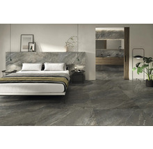 Modernes Schlafzimmer mit Bad und grauen Fliesen mit Marmoroptik für Boden und Wände