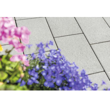 Rechteckige Pflastersteine auf dem Boden