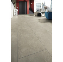 Beispiel eines modern eingerichteten Wohnraums mit Bodenfliesen in Steinoptik