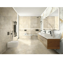 Helles Badezimmer mit Waschtisch, Spiegel, Dusche und Toilette in modernem Design