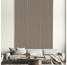 Wandpaneel aus Holzlatten im Wohnzimmer