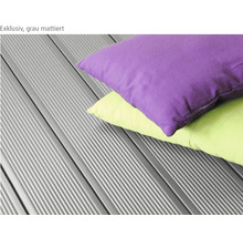 Terrassendielen aus Kunststoff mit Kissen