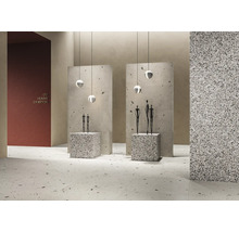 Innenraumgestaltung mit Bodenfliesen und Wandverkleidung im Terrazzo-Stil