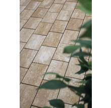 Verlegte Pflastersteine im Außenbereich