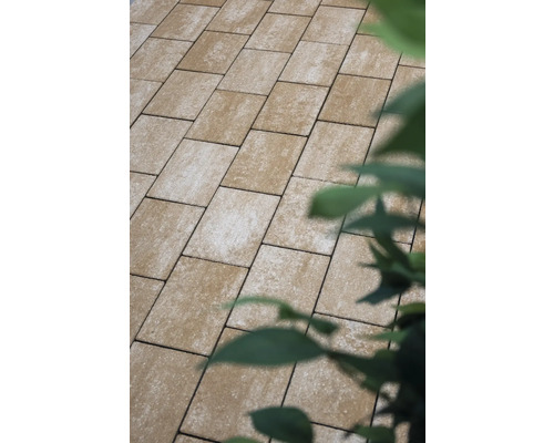 Verlegte Pflastersteine im Außenbereich