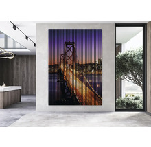 Dekoratives Wandbild mit Brückenmotiv im modernen Wohnraum