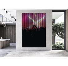 Dekoratives Wandbild mit Konzertmotiv in einem modern eingerichteten Raum