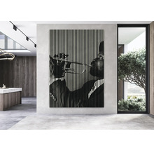 Wandbild mit einer Schwarzweiß-Darstellung eines Trompeters im Innenraum