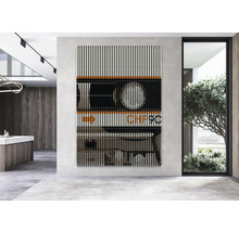 Geräumiges Zimmer mit Wandbild einer Kompaktkassette