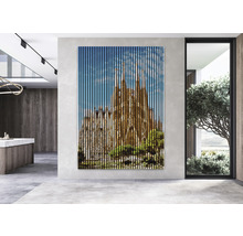 Wandbild mit Motiv der Sagrada Familia in einem modern eingerichteten Raum