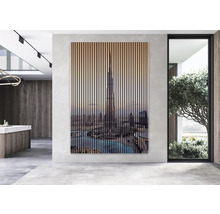 Dekoratives Wandpaneel mit Stadtmotiv in modernem Raum.