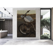 Dekorative Wandpaneele mit Motorradmotiv in einem modernen Raum