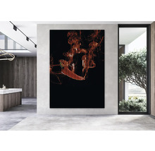 Abstraktes Kunstwerk mit vertikalen Linien und dekorativen Elementen in modernem Interieur