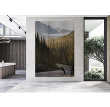 Dekoratives Wandpaneel mit Bergmotiv im modernen Wohnraum