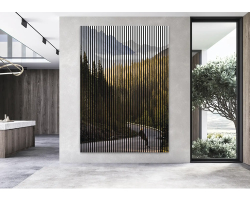 Dekoratives Wandpaneel mit Bergmotiv im modernen Wohnraum